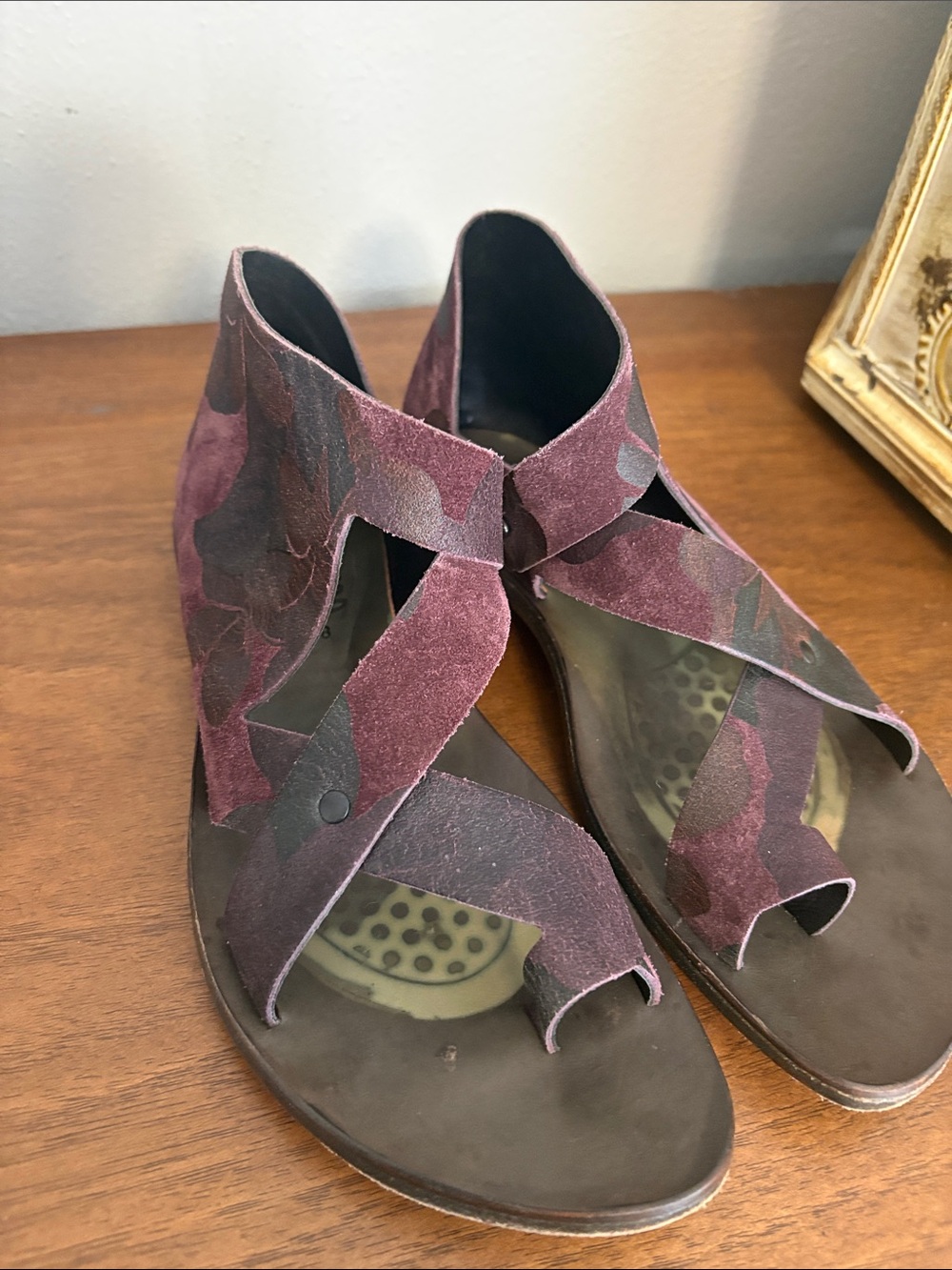 Women's Suede Mauve Cross-Strap Sandals CYDWOQ